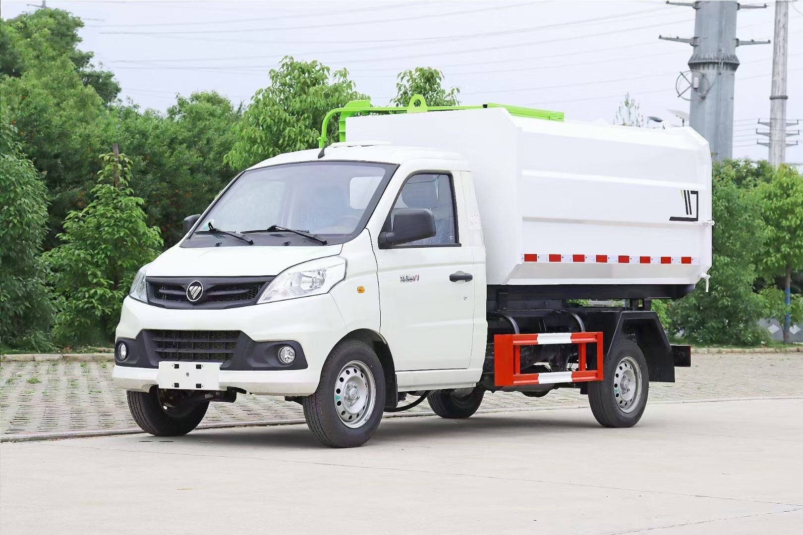 國六福田祥菱4方藍牌掛桶垃圾車(chē)