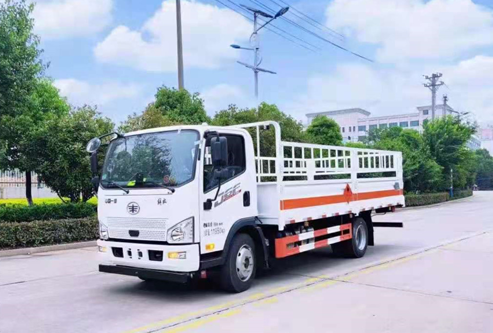 解放5.3米貨廂氣瓶運輸車(chē)