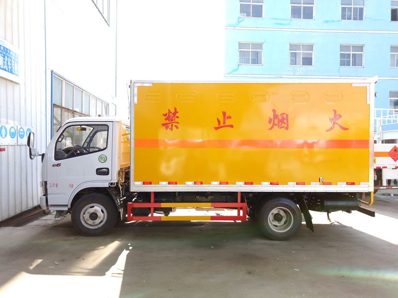 多利卡4.1米（3.4噸）雜項危險品廂式車(chē)