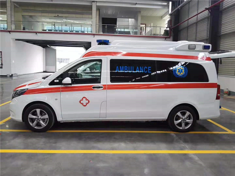 國六奔馳威霆豪華監護型救護車(chē)