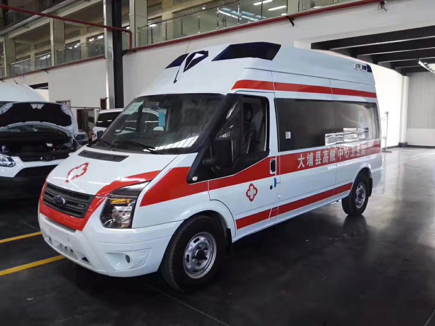 福特V348長(cháng)軸高福星頂救護車(chē)