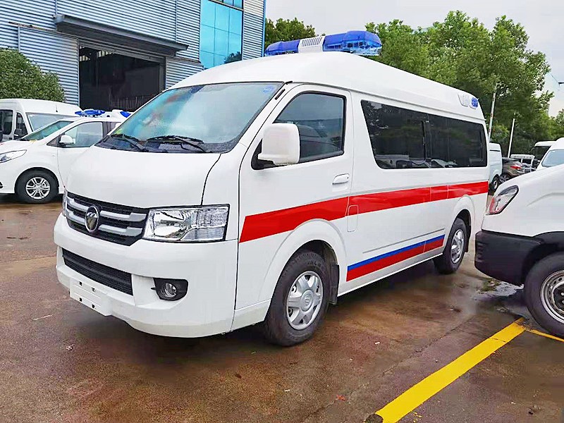 福田G7長(cháng)軸救護車(chē)