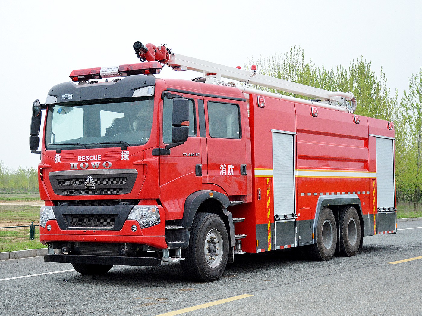 國六豪沃后雙橋12立方18米舉高噴射消防車(chē)